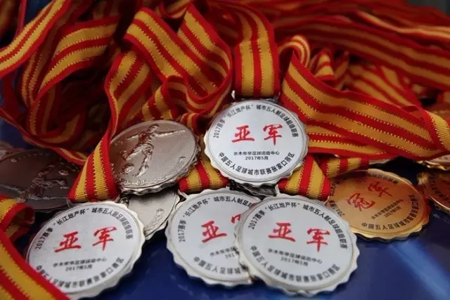 皇马一夜定下两大新援，穆帅重塑防线，下赛季西甲挑战巴萨王朝